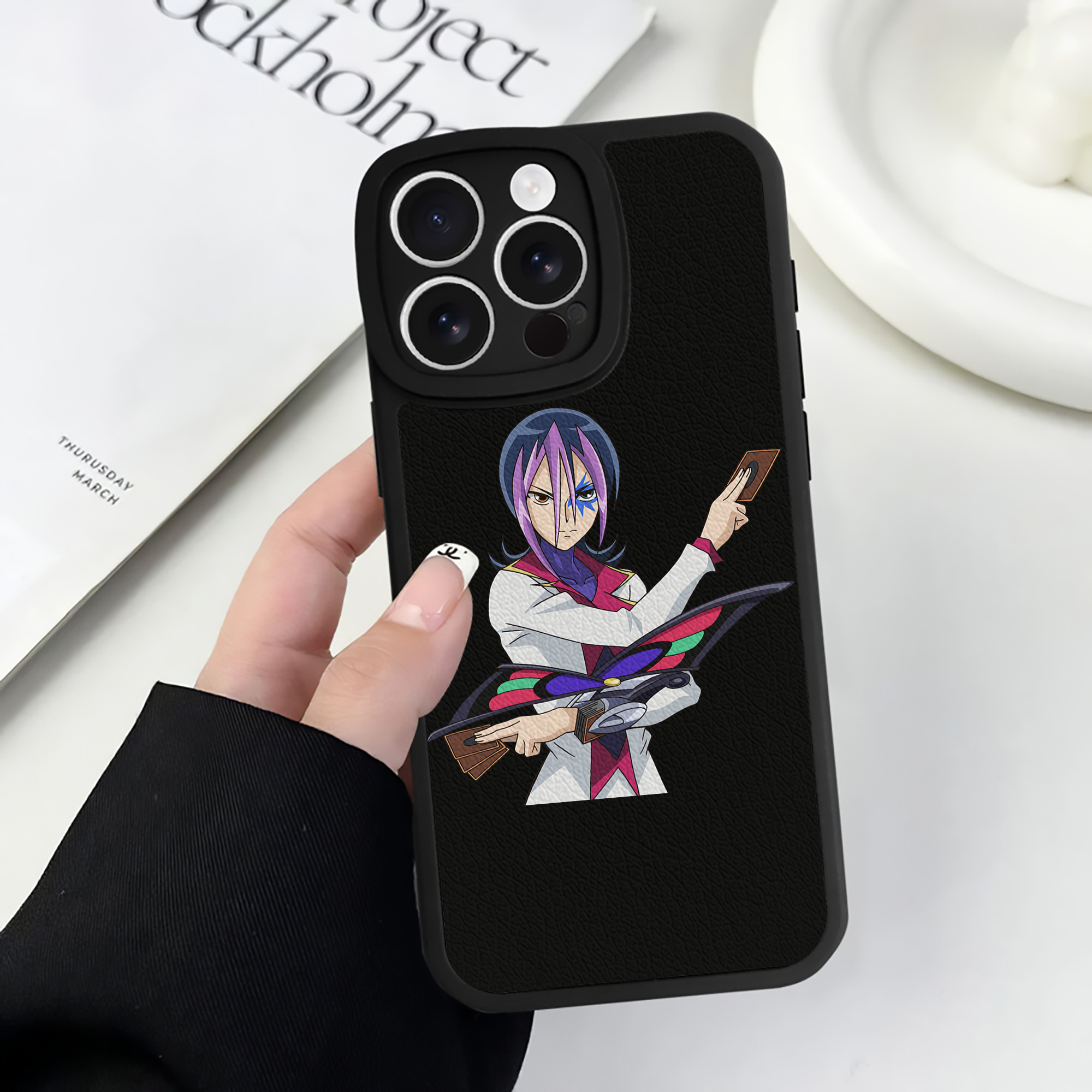 遊☆戯☆王 Yu-Gi-Oh! 【iPhone 16シリーズ対応】シリコンスマホケース（レザー調） 材質：シリコン